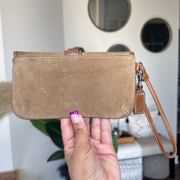 🟫🌟🫶🏽VTG COACH Hamptons Suede Wristlet🫶🏽🌟🟫